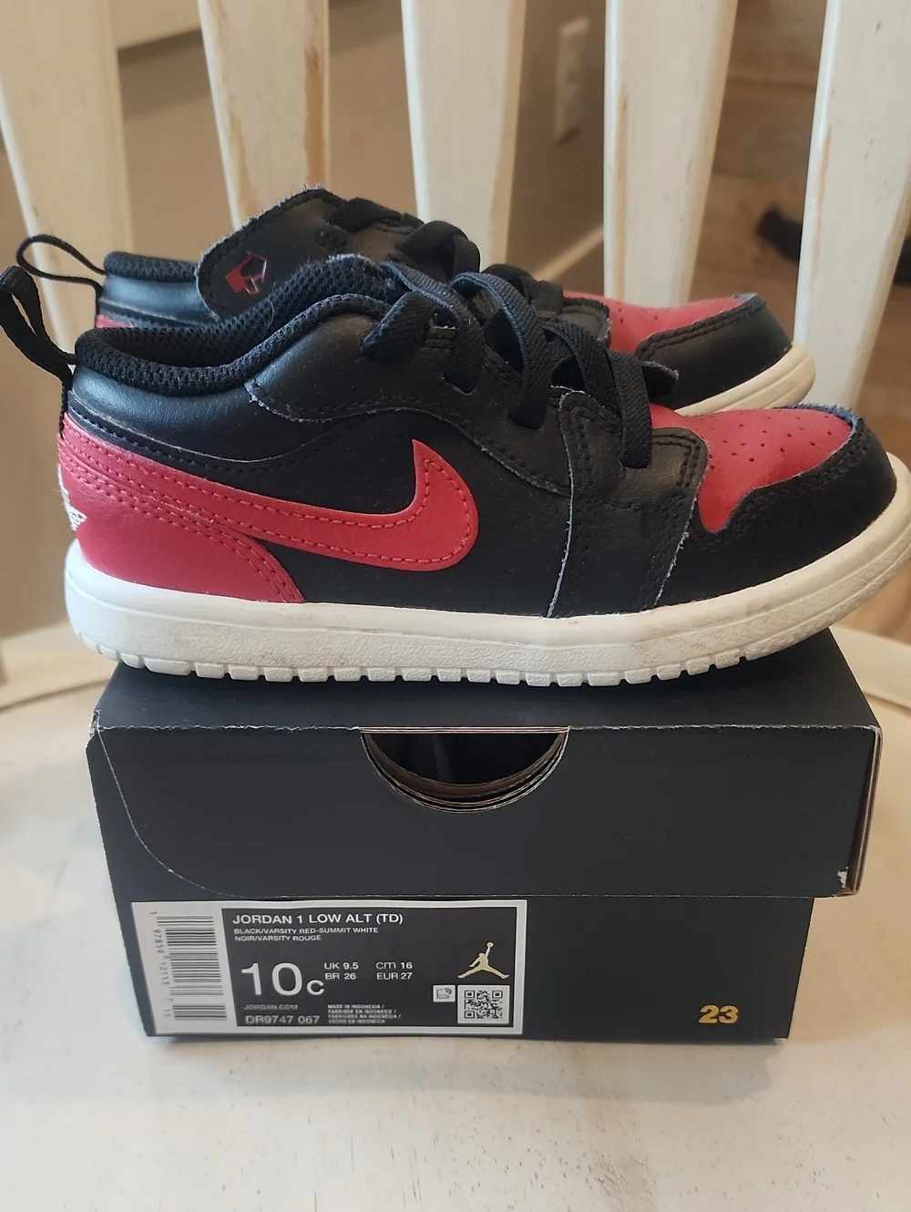 Nike Kids Black and Red Low-Top Sneakers - Air Jordan 1 Style